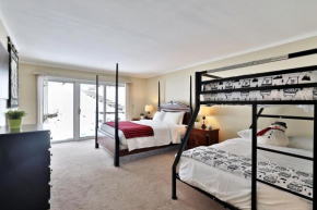 The Birch Ridge- Family Room #6 - Queen Bunkbed Suite in Killington, Vermont Hotel Room